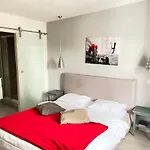 Relais De L'aérodrome Hotel