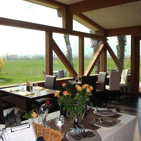 Relais De L'aerodrome プランジャン