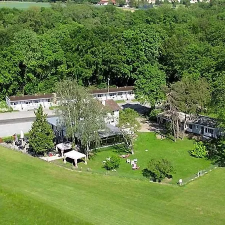 Relais De L'aerodrome Пранжен