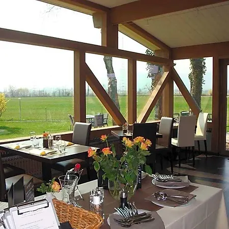 Relais De L'aerodrome 3*