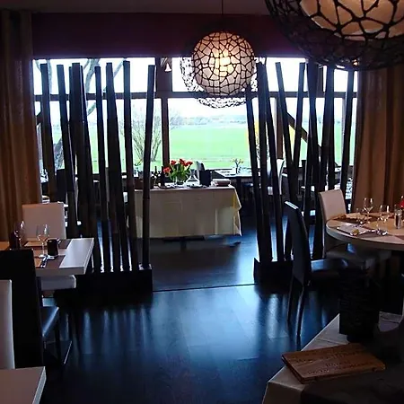 Relais De L'aerodrome 3* Пранжен