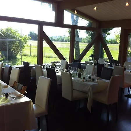 Relais De L'aérodrome 3*