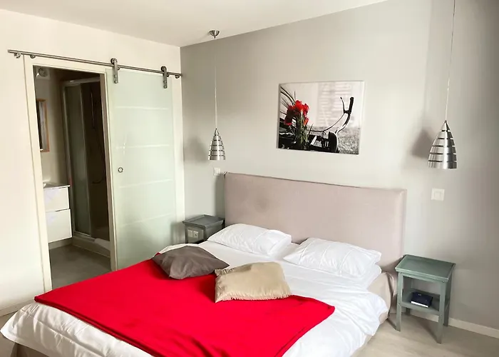 Relais De L'aerodrome Hotel